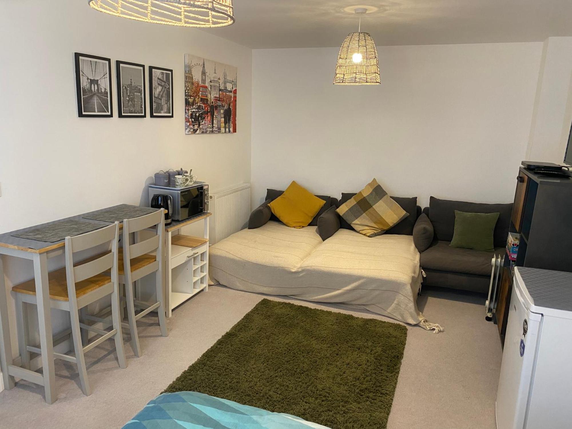 Very Large Double Room With Corner Sofa, Sky Tv, Netflix Etc, Fridge And Microwave Newhaven Kültér fotó