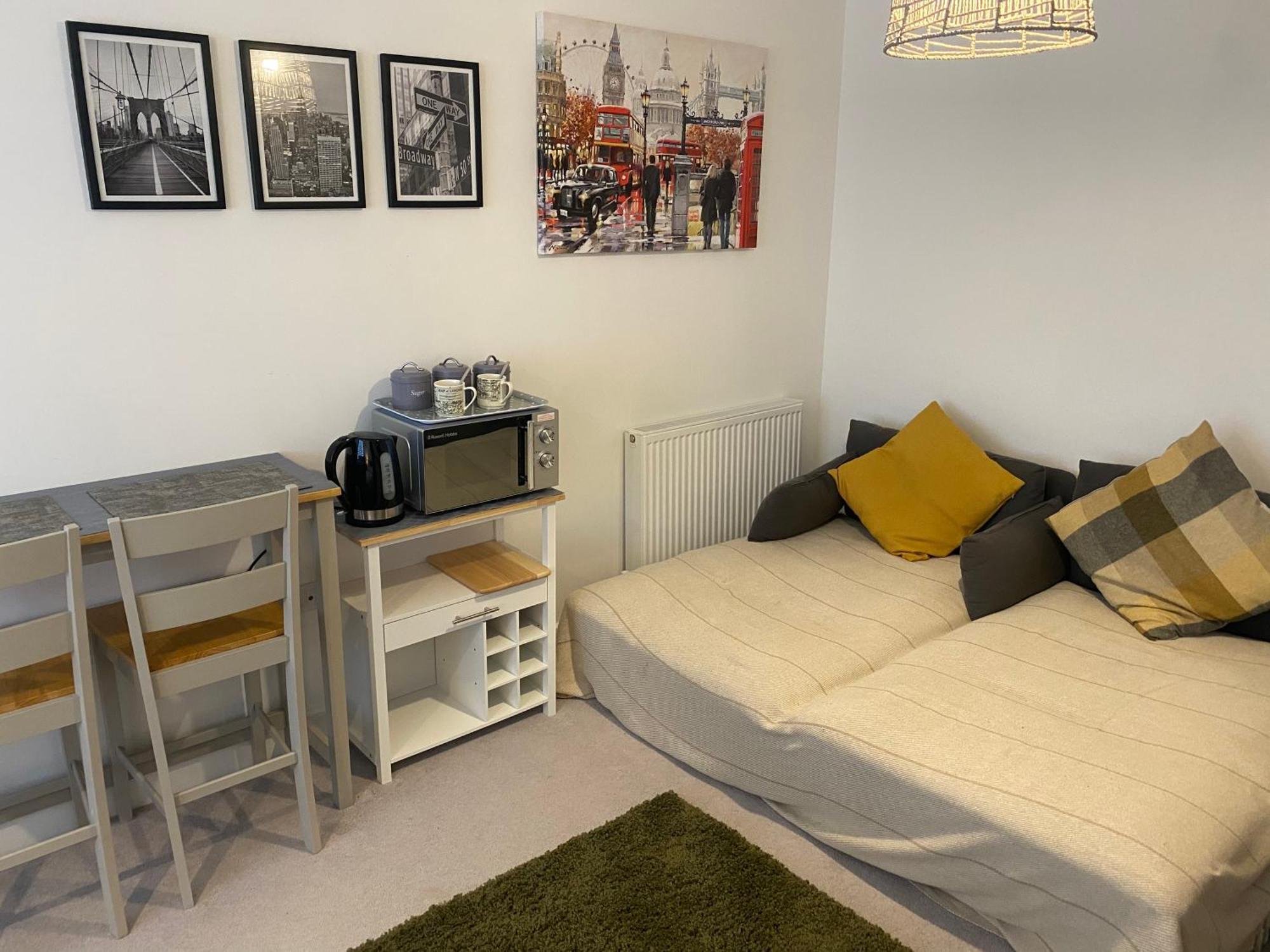 Very Large Double Room With Corner Sofa, Sky Tv, Netflix Etc, Fridge And Microwave Newhaven Kültér fotó